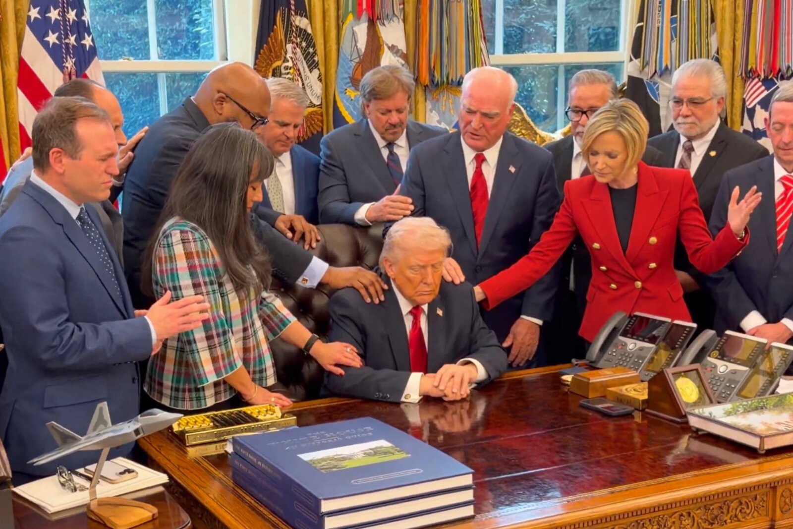 El PaÃ­s cuestiona poder de evangÃ©licos en Casa Blanca y critica a Trump | Radio Tiempo la radio cristiana online de Venezuela