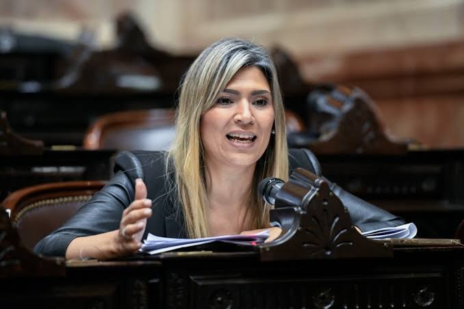 Senadora rinde homenaje a Jesús en el senado argentino y llama a recuperar los valores cristianos | Radio Tiempo la radio cristiana online de Venezuela
